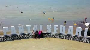 Pemandangan pantai dari udara